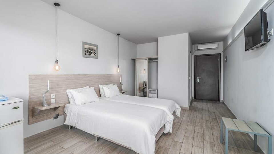 Ianos Hotel