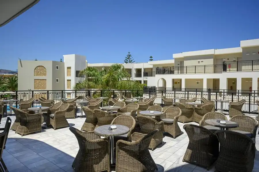 VANTARIS GARDEN & CORNER HOTEL